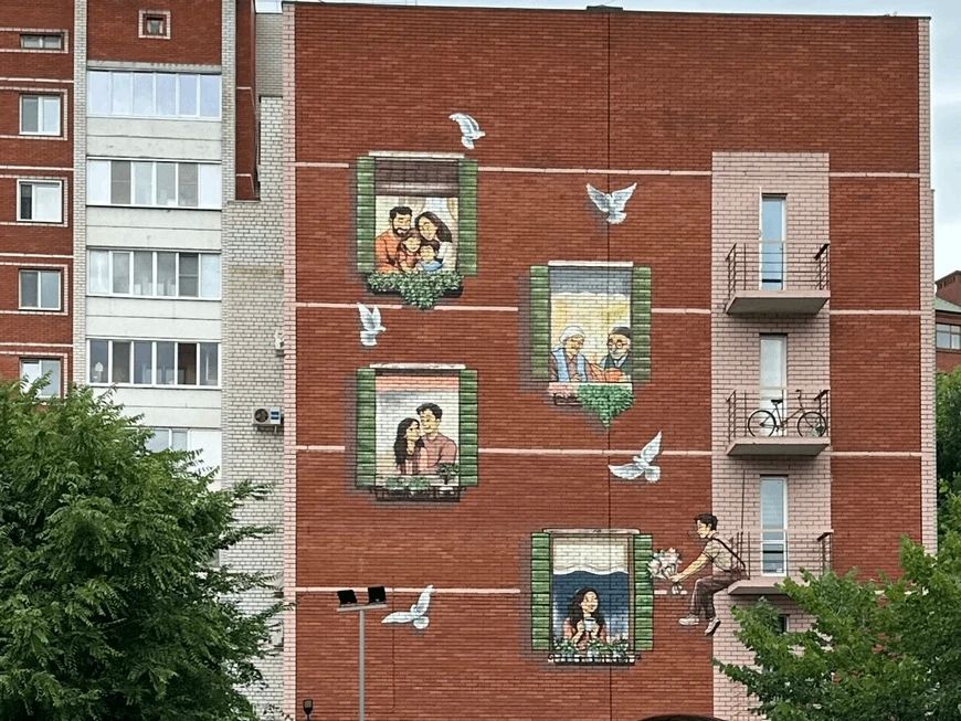 В Казани на доме на Тихомирнова появился новый мурал