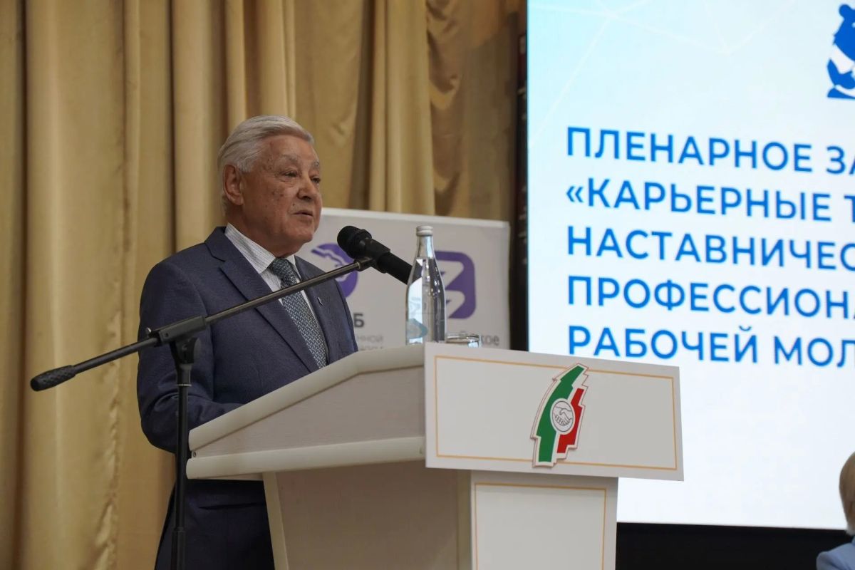 Фарид Мухаметшин встретился с рабочей молодежью Татарстана Фарид Мухаметшин встретился с рабочей молодежью Татарстана