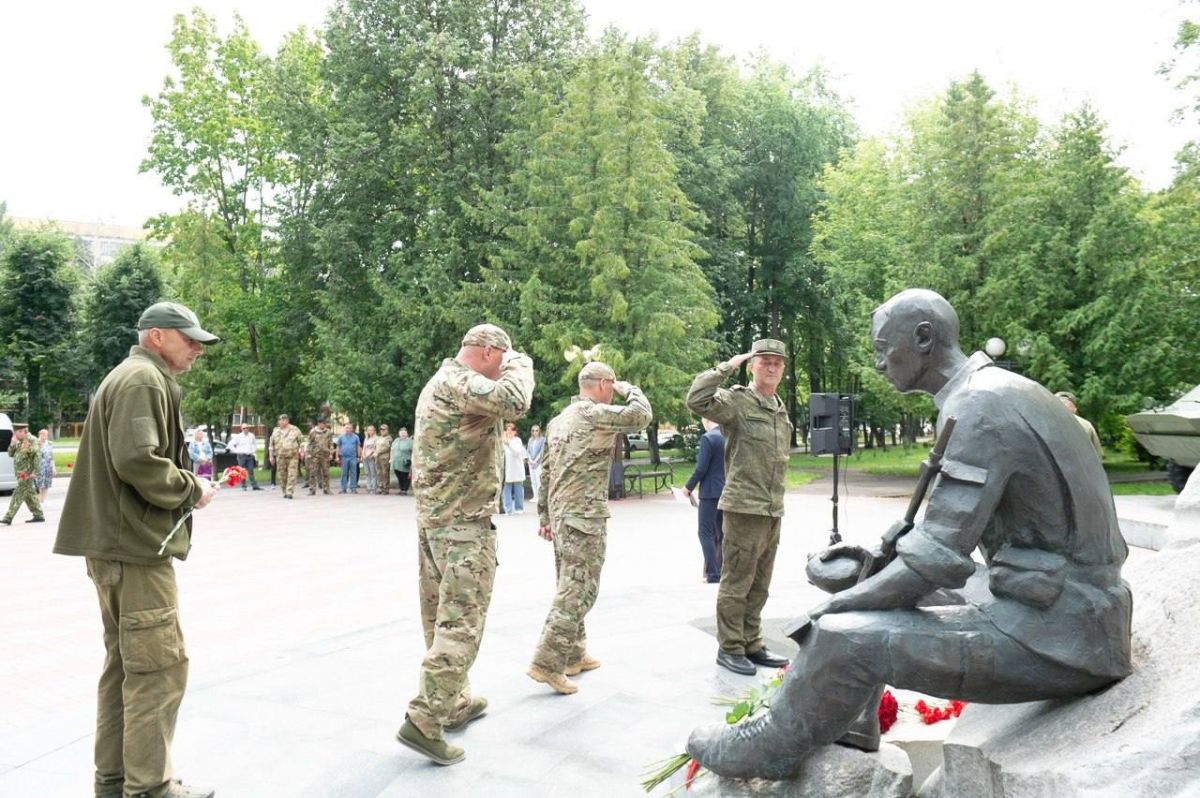 В Нижнекамске у памятного комплекса воинам-интернационалистам прошел митинг, посвященный Дню ветеранов боевых действий В Нижнекамске у памятного комплекса воинам-интернационалистам прошел митинг, посвященный Дню ветеранов боевых действий