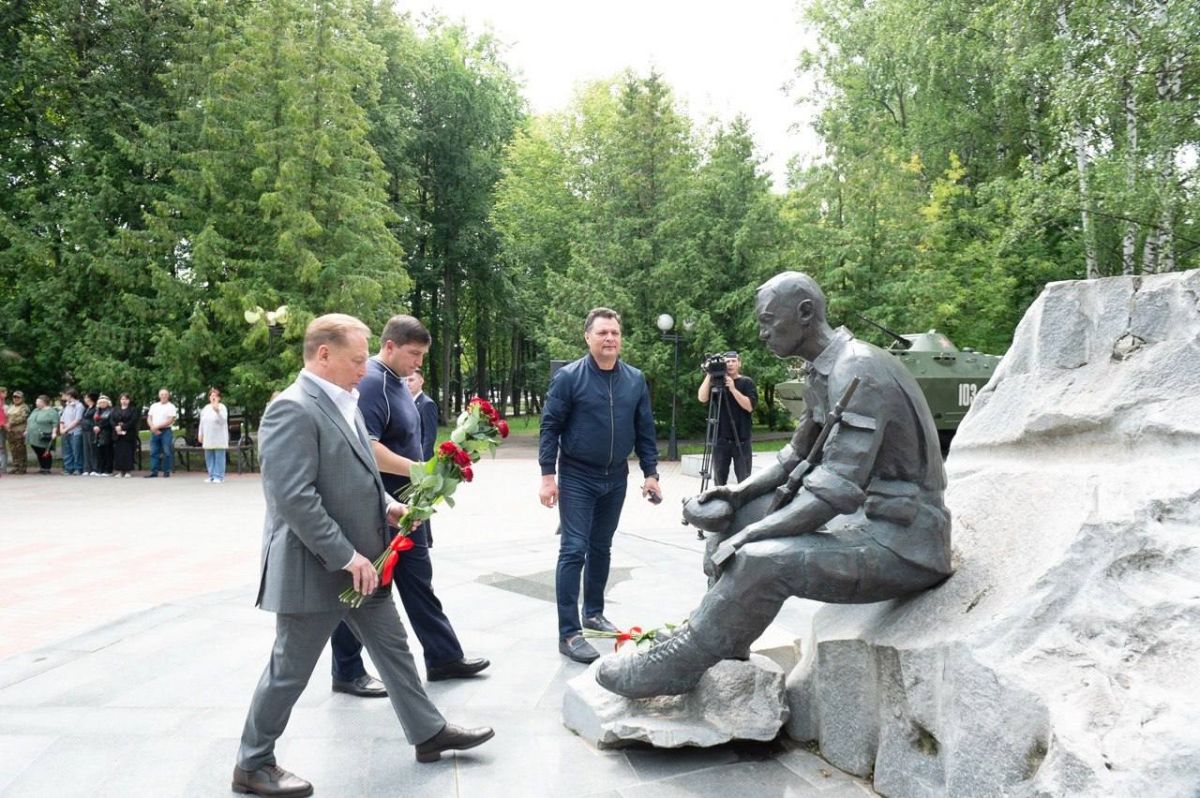 В Нижнекамске у памятного комплекса воинам-интернационалистам прошел митинг, посвященный Дню ветеранов боевых действий В Нижнекамске у памятного комплекса воинам-интернационалистам прошел митинг, посвященный Дню ветеранов боевых действий