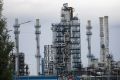 Нефтепереработка в России в июне упала до минимума за последние годы, пишет «Коммерсантъ»