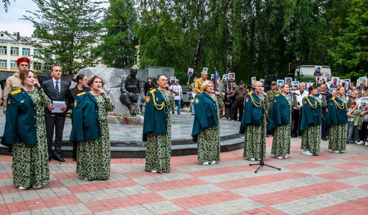 В Нижнекамске в День ветеранов боевых действий состоялось патриотическое шествие «Рота, ушедшая в небо», объединившее более 500 жителей города В Нижнекамске в День ветеранов боевых действий состоялось патриотическое шествие «Рота, ушедшая в небо», объединившее более 500 жителей города