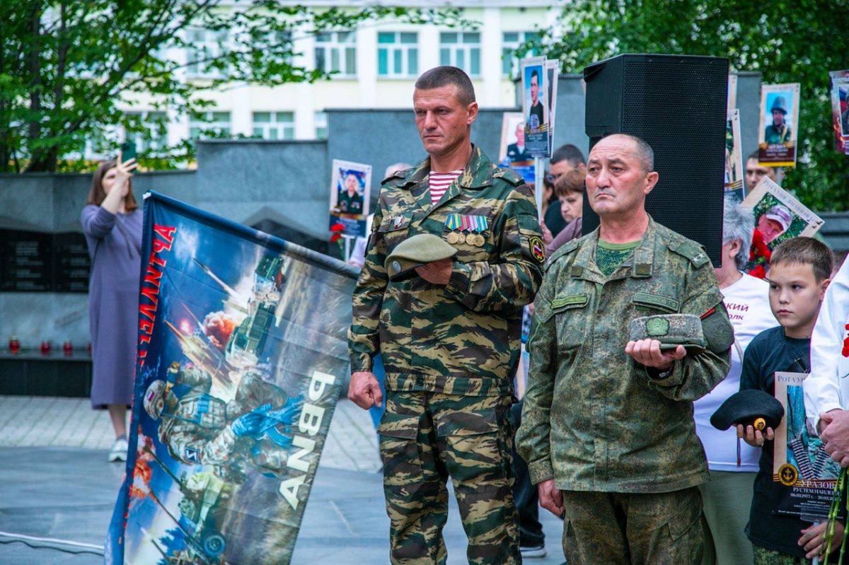 В Нижнекамске в День ветеранов боевых действий состоялось патриотическое шествие «Рота, ушедшая в небо», объединившее более 500 жителей города В Нижнекамске в День ветеранов боевых действий состоялось патриотическое шествие «Рота, ушедшая в небо», объединившее более 500 жителей города