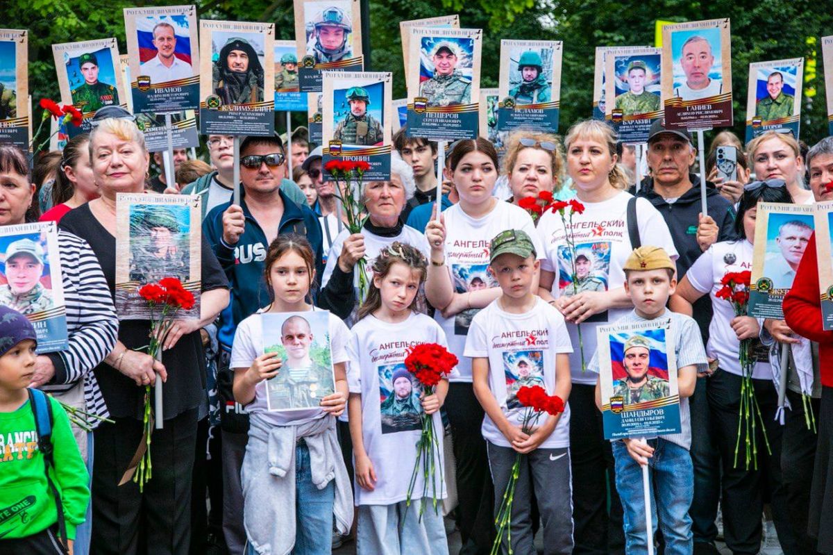В Нижнекамске в День ветеранов боевых действий состоялось патриотическое шествие «Рота, ушедшая в небо», объединившее более 500 жителей города В Нижнекамске в День ветеранов боевых действий состоялось патриотическое шествие «Рота, ушедшая в небо», объединившее более 500 жителей города