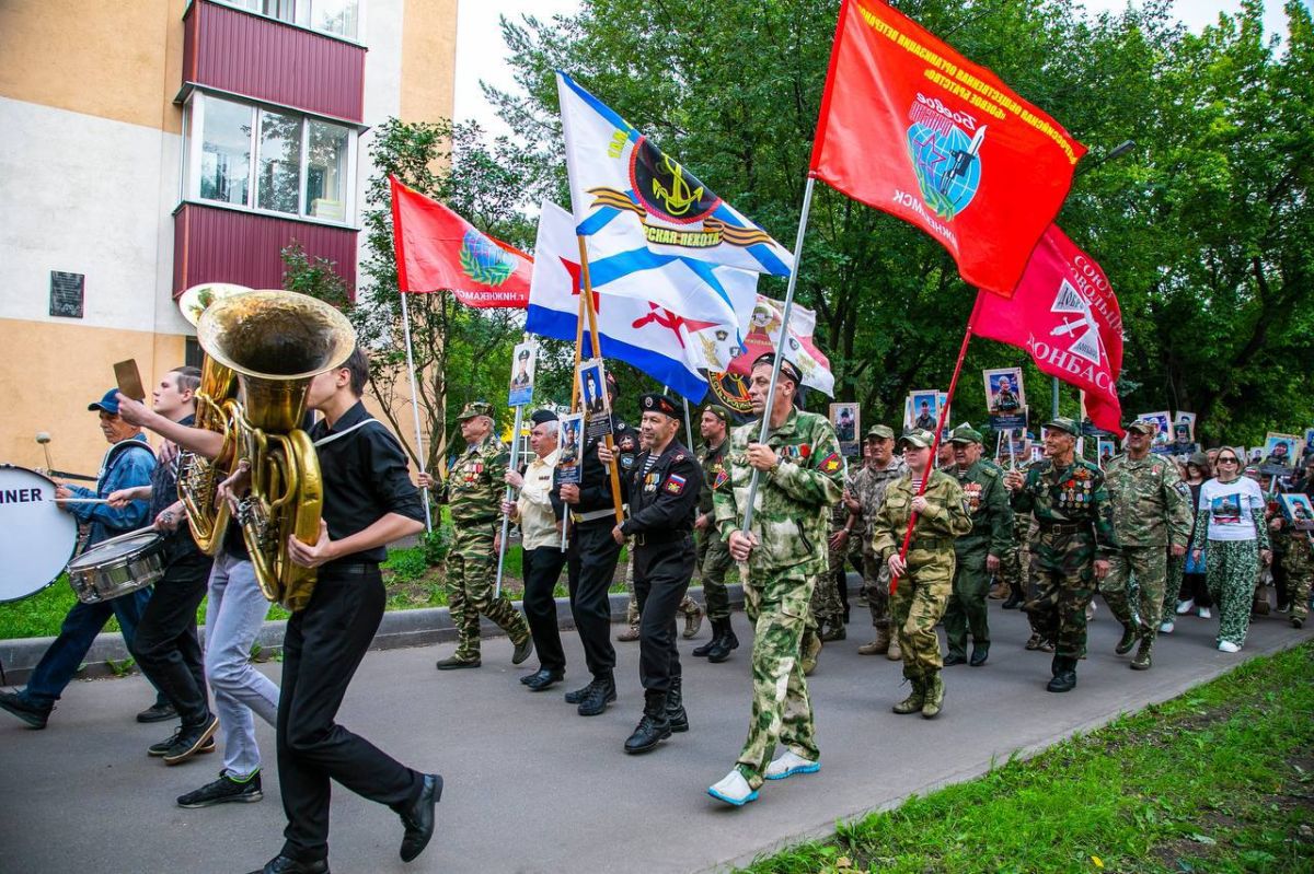 В Нижнекамске в День ветеранов боевых действий состоялось патриотическое шествие «Рота, ушедшая в небо», объединившее более 500 жителей города В Нижнекамске в День ветеранов боевых действий состоялось патриотическое шествие «Рота, ушедшая в небо», объединившее более 500 жителей города