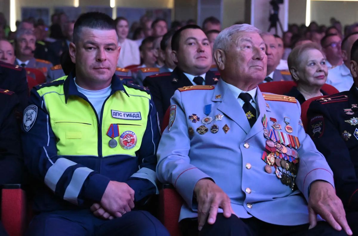 В Татарстане отметили 90-летие службы Госавтоинспекции В Татарстане отметили 90-летие службы Госавтоинспекции