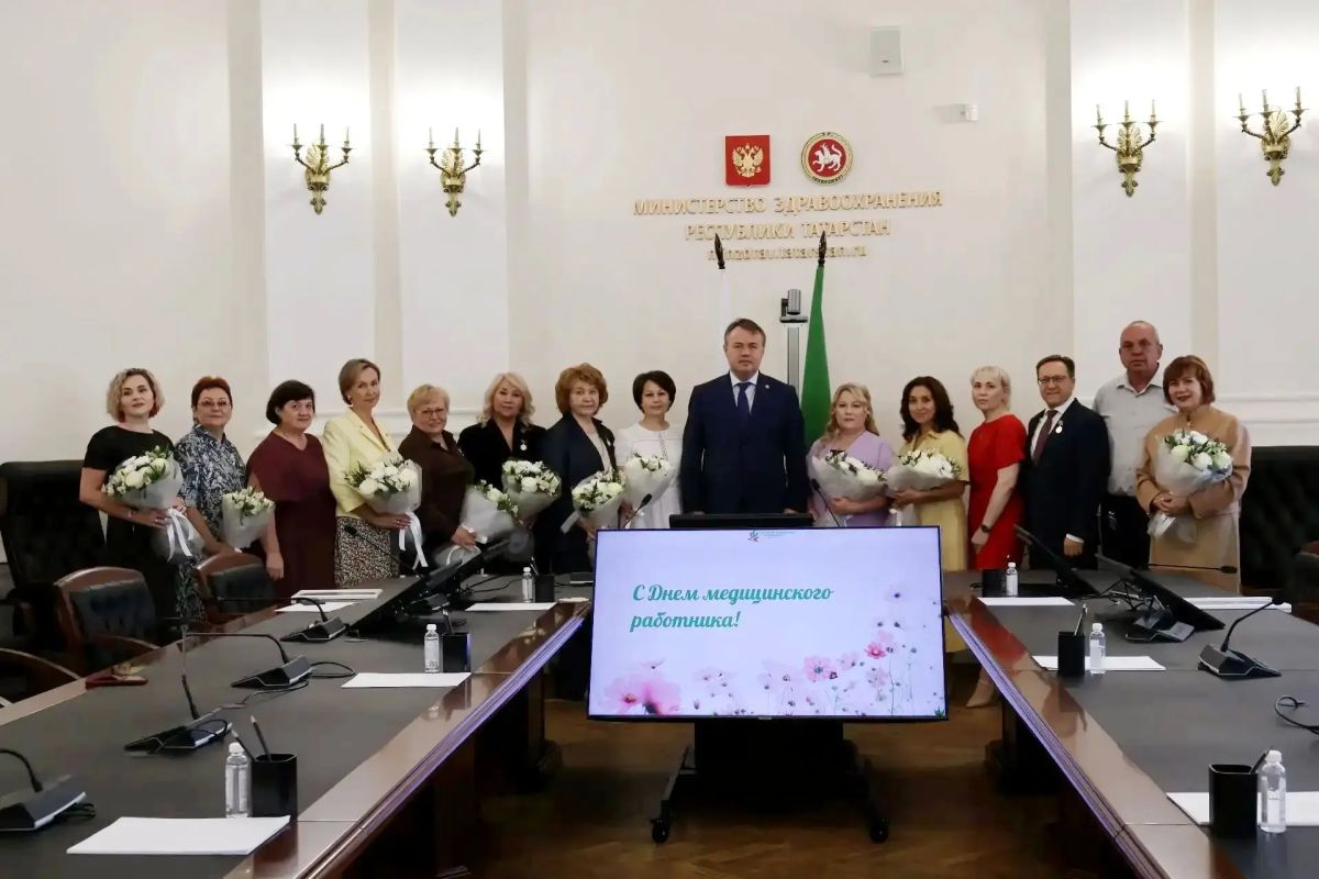 Альмир Абашев вручил государственные награды медицинским работникам Татарстана