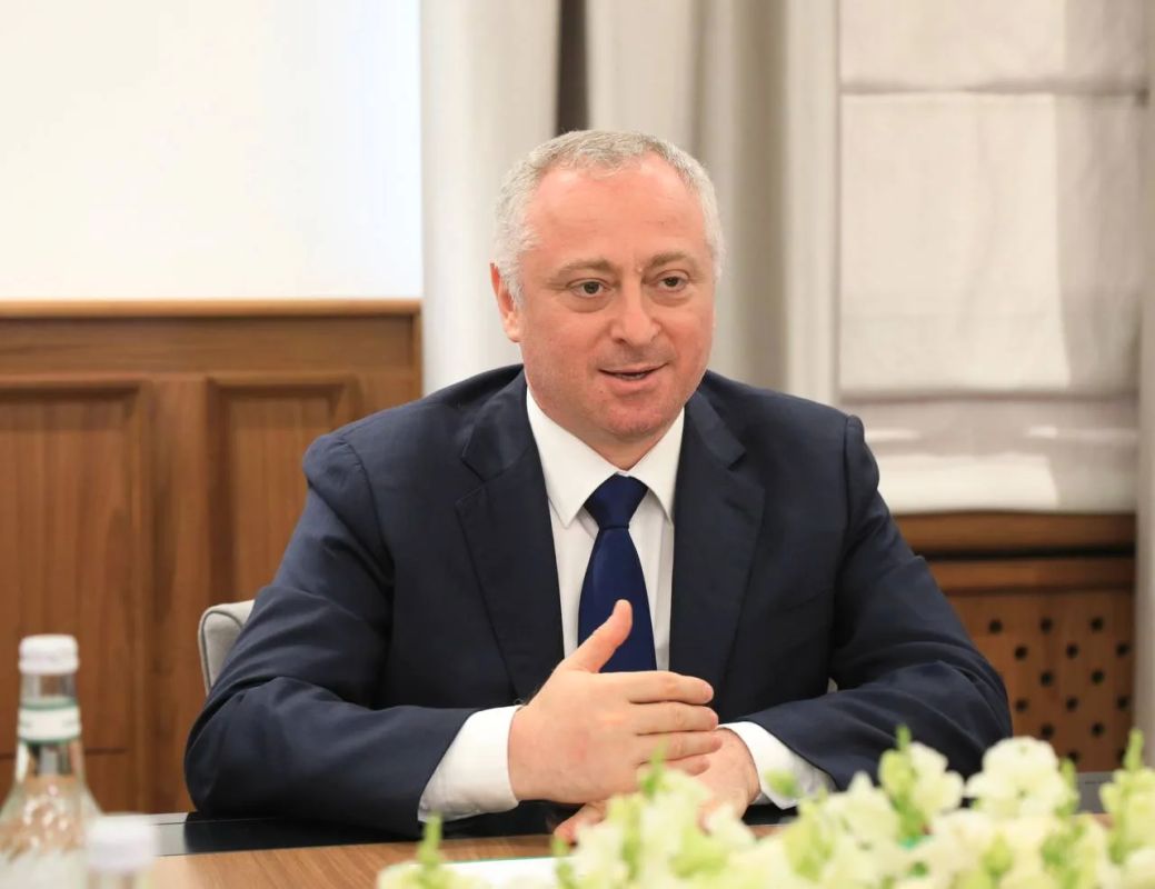 Рустам Минниханов встретился с Президентом Абхазии Бадрой Гунбой Рустам Минниханов встретился с Президентом Абхазии Бадрой Гунбой
