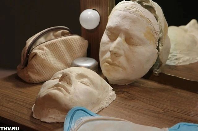 Восемь месяцев съемок, более 70 актеров и 800 человек массовки, пятичасовой грим Восемь месяцев съемок, более 70 актеров и 800 человек массовки, пятичасовой грим