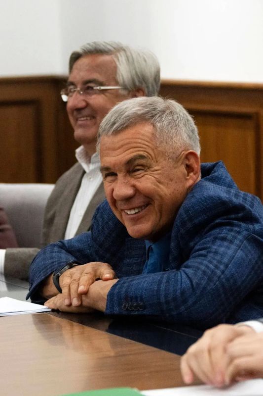 Рустам Минниханов и первый замруководителя Администрации Президента РФ Сергей Кириенко посетили Сабантуй в Абхазии Рустам Минниханов и первый замруководителя Администрации Президента РФ Сергей Кириенко посетили Сабантуй в Абхазии