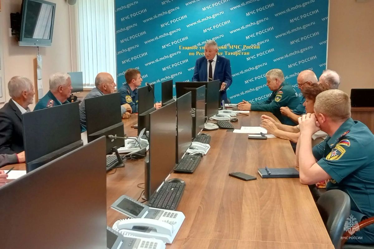Три ветерана Главного управления МЧС РФ по Республике Татарстан и МЧС Республики Татарстан получили Свидетельства о занесении в Книгу Почёта Три ветерана Главного управления МЧС РФ по Республике Татарстан и МЧС Республики Татарстан получили Свидетельства о занесении в Книгу Почёта