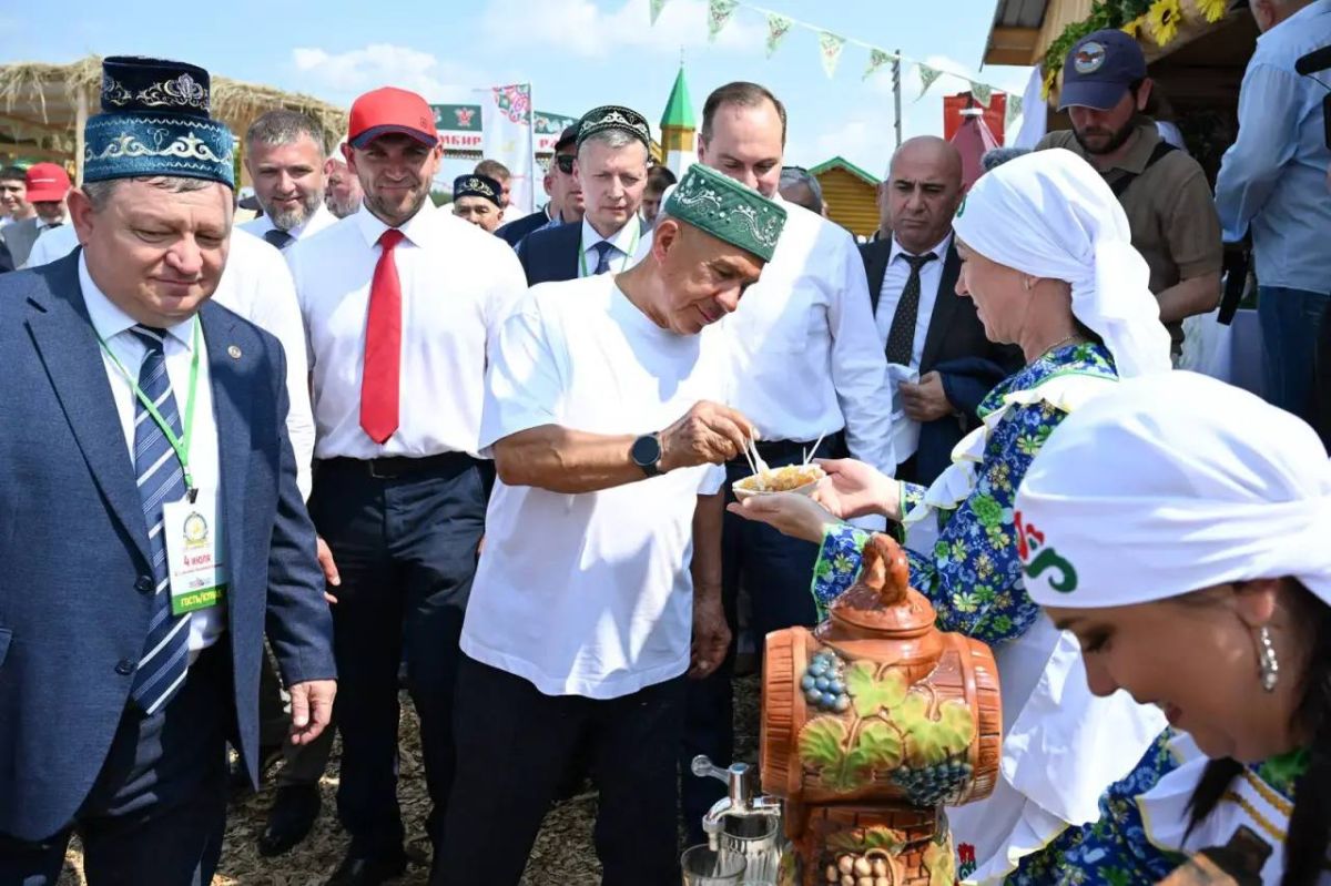 Рустам Минниханов посетил Сабантуй в Мордовии Рустам Минниханов посетил Сабантуй в Мордовии