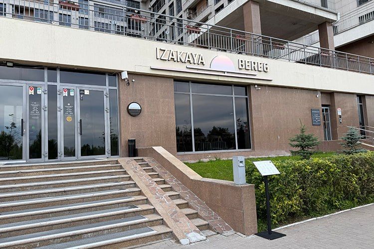 Мы продолжаем исследовать гастрономическую карту Казани — на этот раз наш корреспондент побывал в ресторане Izakaya Bereg Мы продолжаем исследовать гастрономическую карту Казани — на этот раз наш корреспондент побывал в ресторане Izakaya Bereg