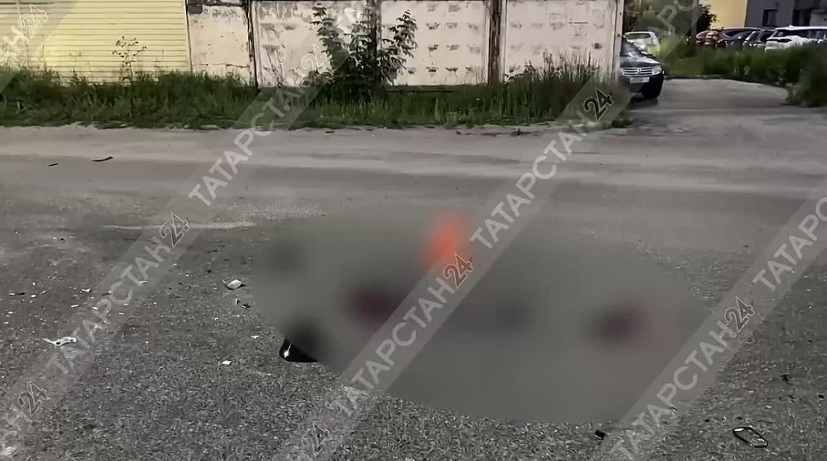 В Казани байкер вылетел на встречку и упал перед иномаркой