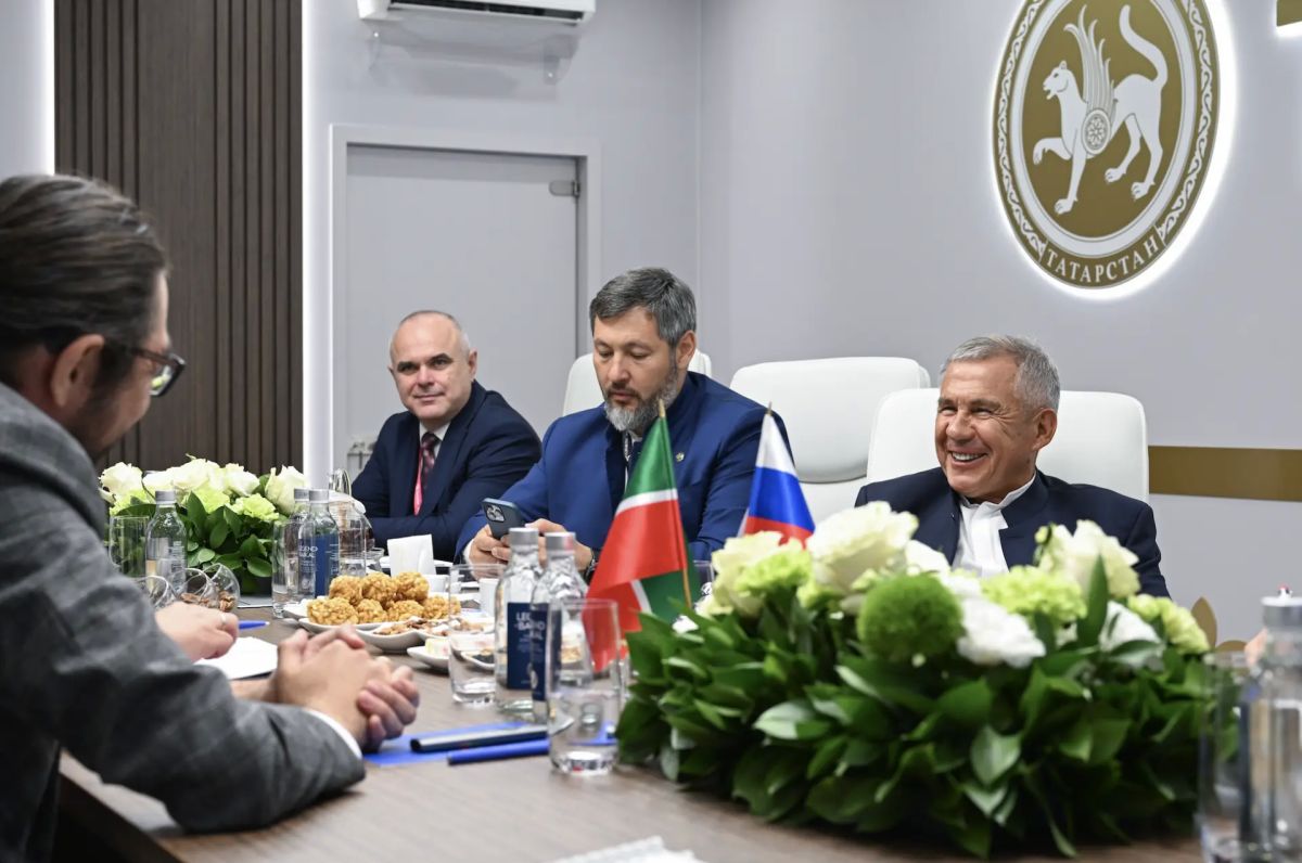 Рустам Минниханов провел ряд рабочих встреч на полях Международной промышленной выставки «Иннопром» Рустам Минниханов провел ряд рабочих встреч на полях Международной промышленной выставки «Иннопром»