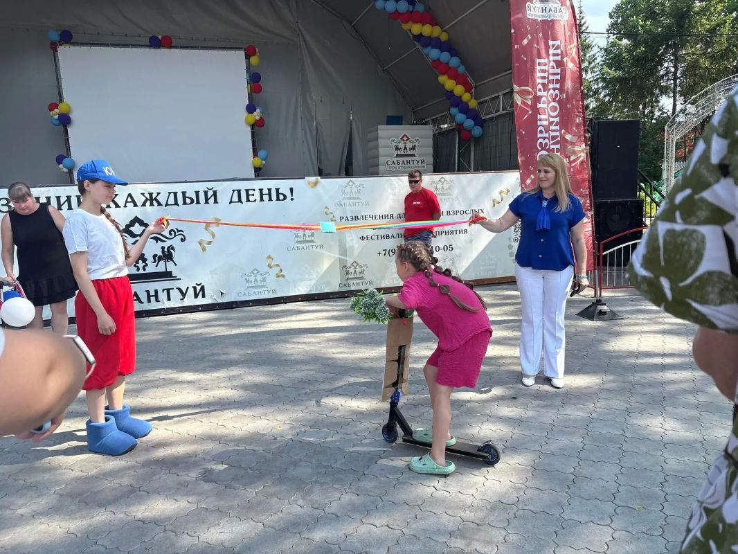 В нижнекамском парке «Сабантуй» устроили парад детского транспорта — юные жители города приехали на велосипедах, самокатах, беговелах и маленьких машинах В нижнекамском парке «Сабантуй» устроили парад детского транспорта — юные жители города приехали на велосипедах, самокатах, беговелах и маленьких машинах
