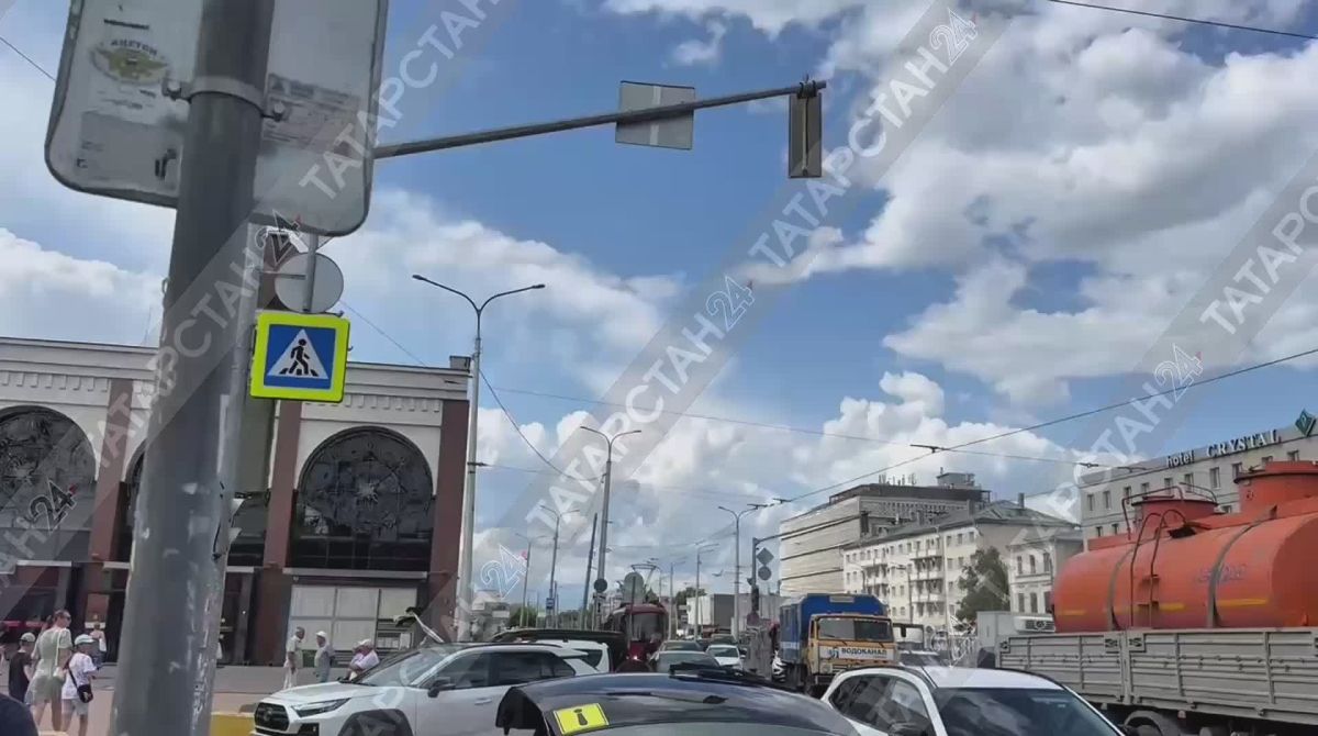 В центре Казани остановилось движение четырех трамвайных маршрутов из-за ДТП