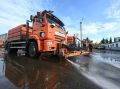 В жару казанские улицы моют 86 единиц спецтехники