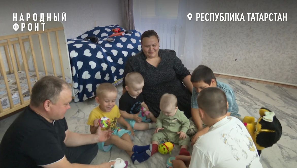 Младшего запеленать, среднему подогреть кашу, а ещё успеть проконтролировать, взял ли старший сменку Младшего запеленать, среднему подогреть кашу, а ещё успеть проконтролировать, взял ли старший сменку