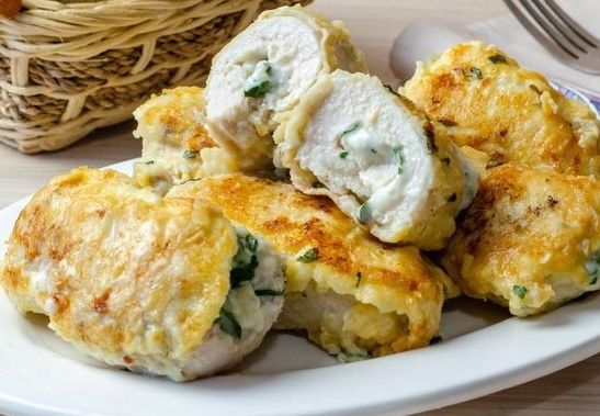 Кулинарный шедевр: куриные рулетики с нежным сыром и зеленью