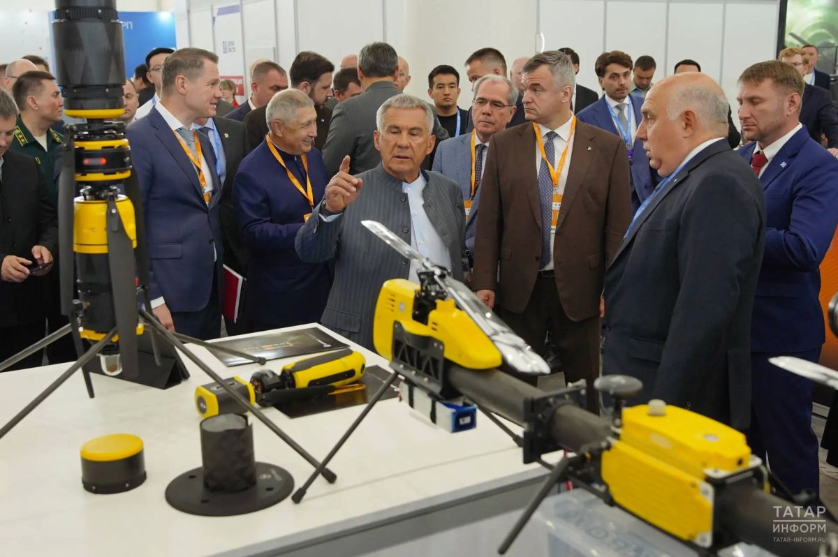 Рустам Минниханов призвал разработчиков беспилотных технологий сократить сроки внедрения новых решений Рустам Минниханов призвал разработчиков беспилотных технологий сократить сроки внедрения новых решений