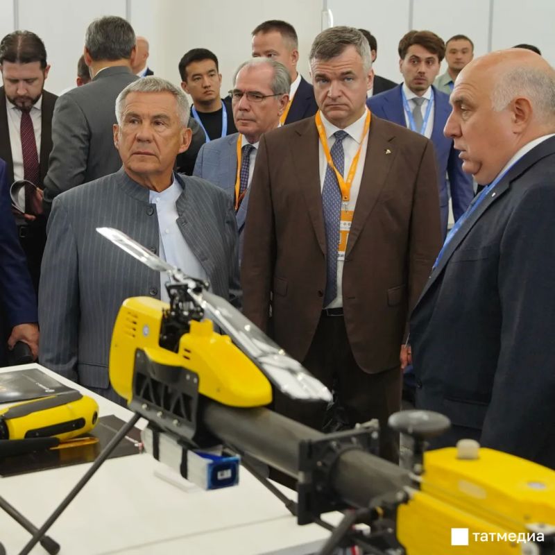 Рустам Минниханов посетил международную выставку «Дрон Экспо 2026» Рустам Минниханов посетил международную выставку «Дрон Экспо 2026»