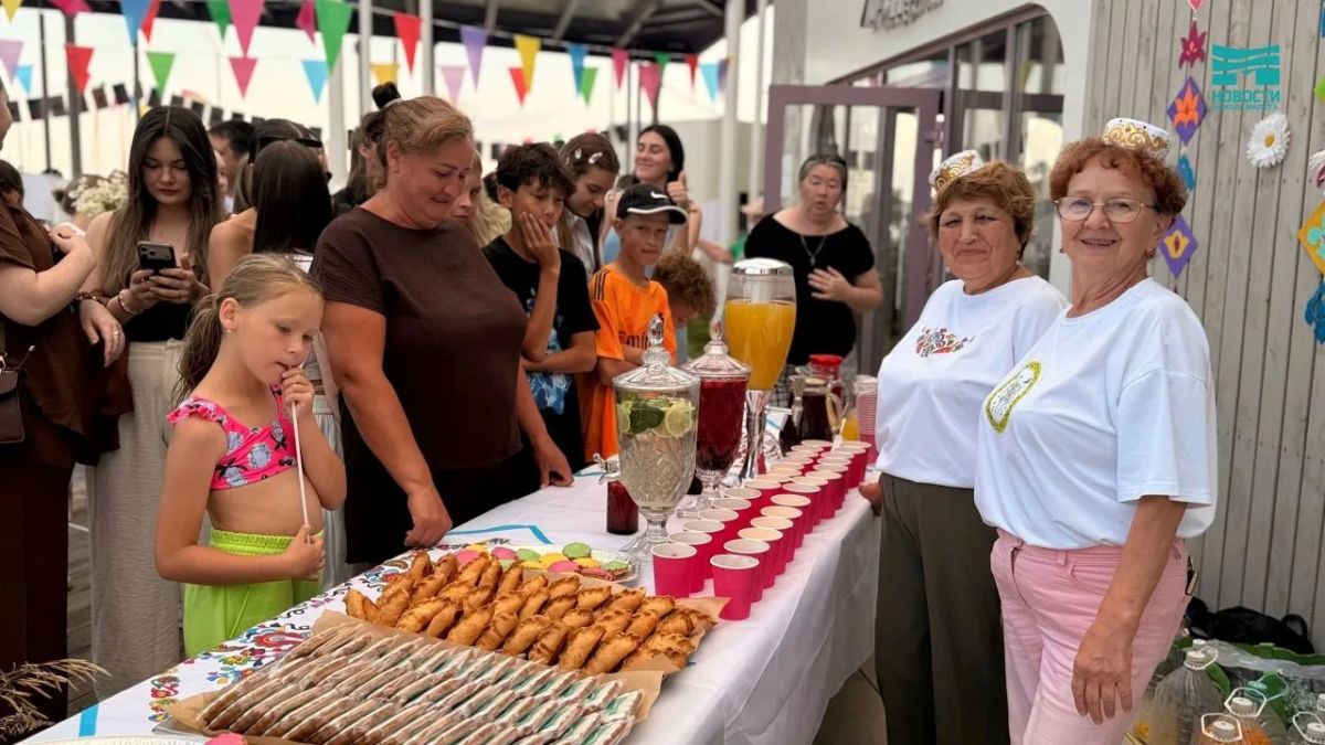 Татарский диджей, кино, награждение семей: как в Менделеевске отметили День семьи Татарский диджей, кино, награждение семей: как в Менделеевске отметили День семьи