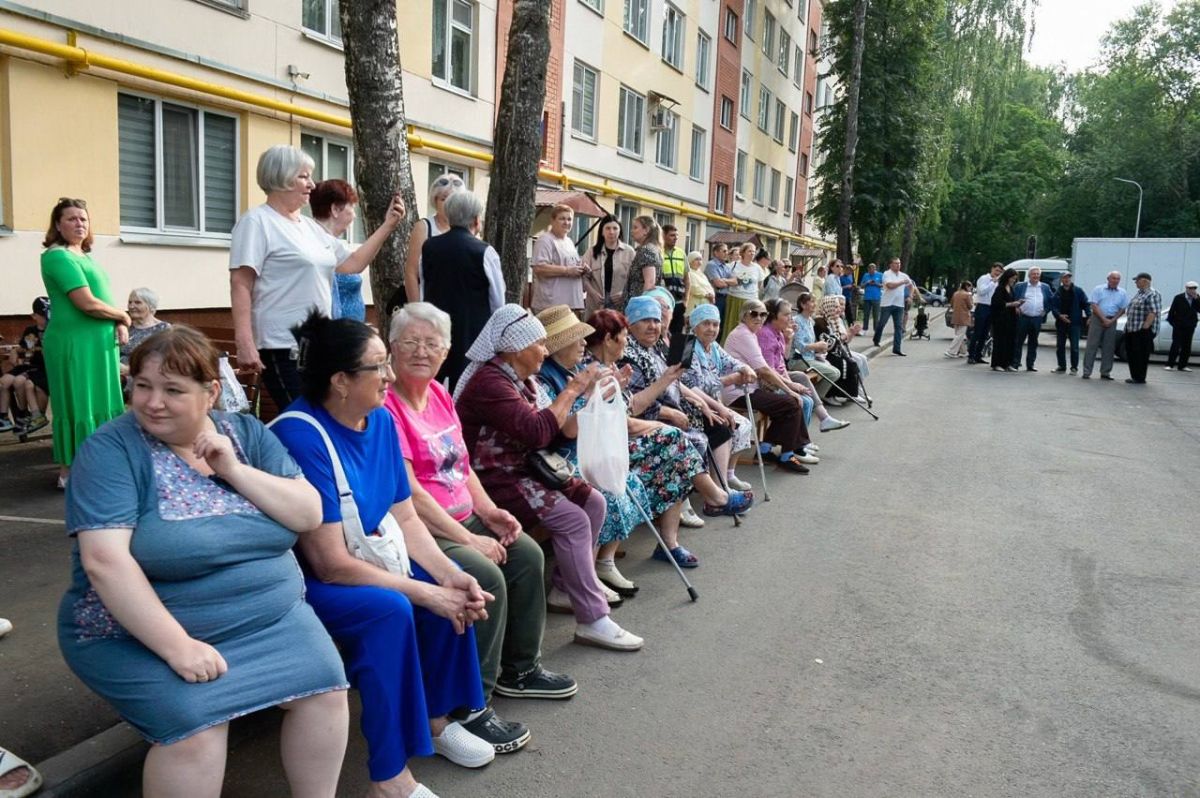 В Нижнекамске открыли обновленный двор по программе «Наш двор» В Нижнекамске открыли обновленный двор по программе «Наш двор»