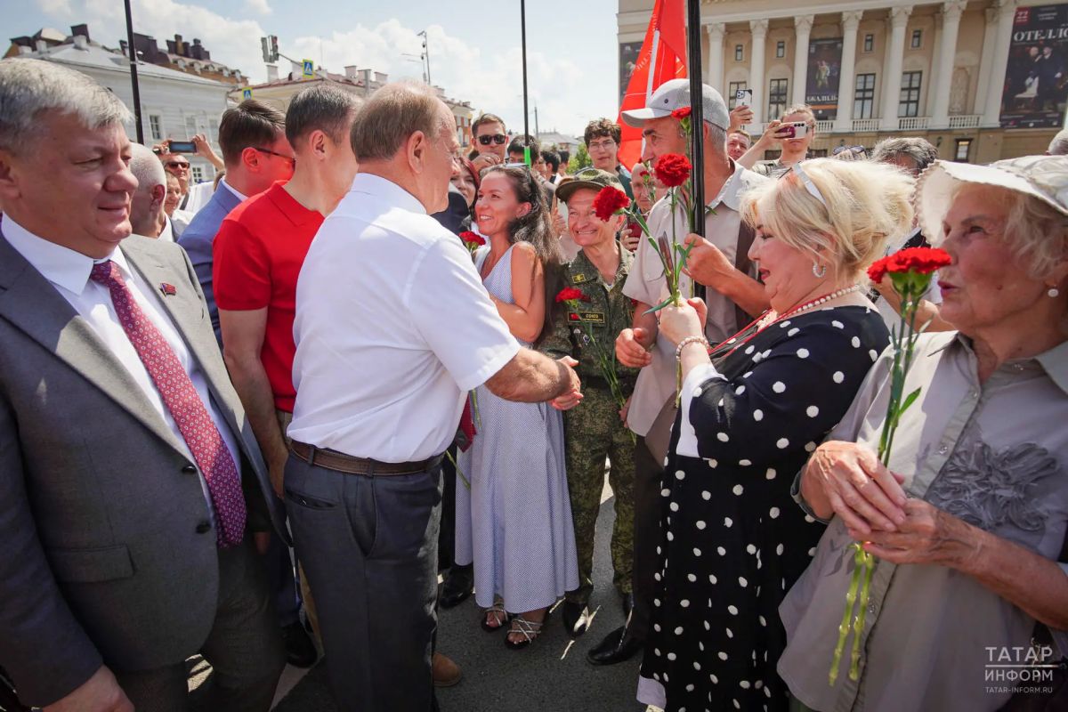 В Казань на два дня прибыл председатель ЦК КПРФ Геннадий Зюганов В Казань на два дня прибыл председатель ЦК КПРФ Геннадий Зюганов