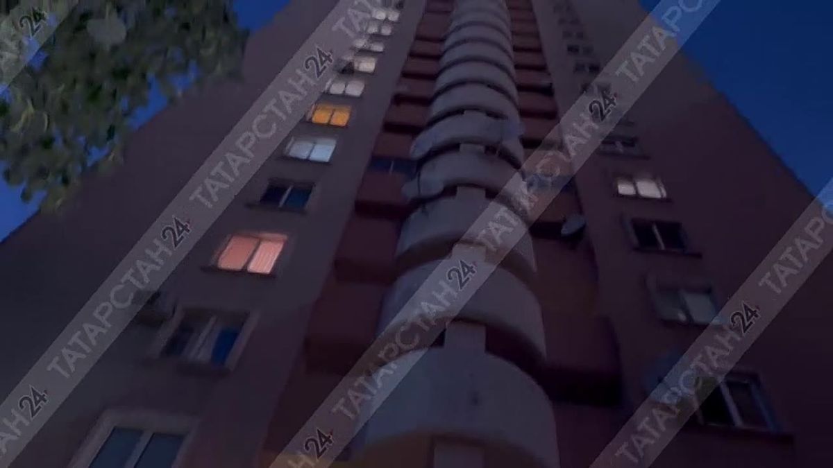 Девушка выпала с балкона в Казани