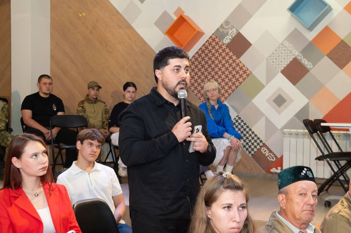 Активисты Нижнекамска обсудили с мэром гранты и трудоустройство Активисты Нижнекамска обсудили с мэром гранты и трудоустройство