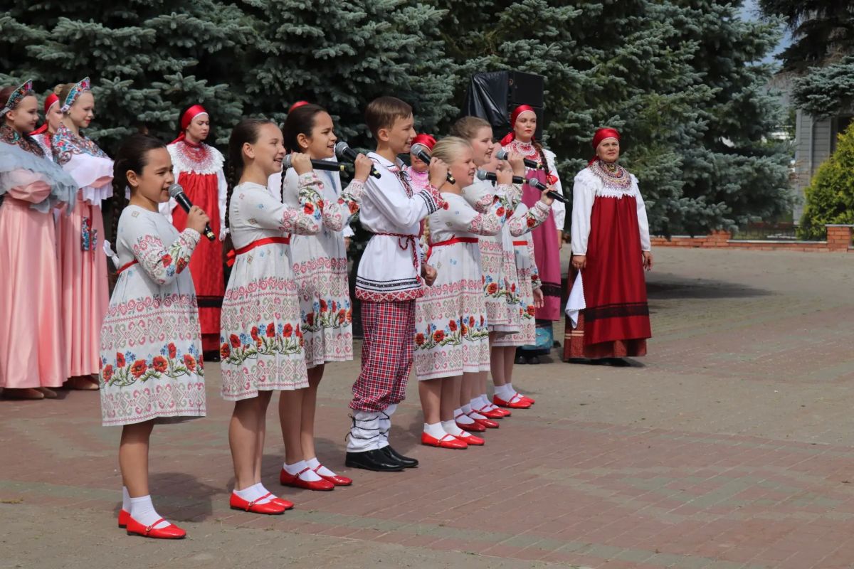 На родине Гавриила Романовича Державина в Лаишевском районе Республики Татарстан прошли торжественные мероприятия, приуроченные ко дню рождения великого русского поэта и выдающегося государственного деятеля На родине Гавриила Романовича Державина в Лаишевском районе Республики Татарстан прошли торжественные мероприятия, приуроченные ко дню рождения великого русского поэта и выдающегося государственного деятеля