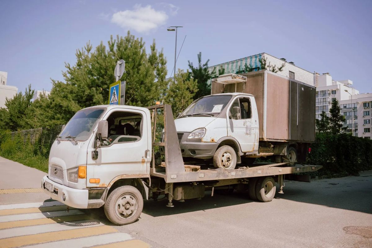 Знаешь ли ты, вдоль ночных дорог Знаешь ли ты, вдоль ночных дорог