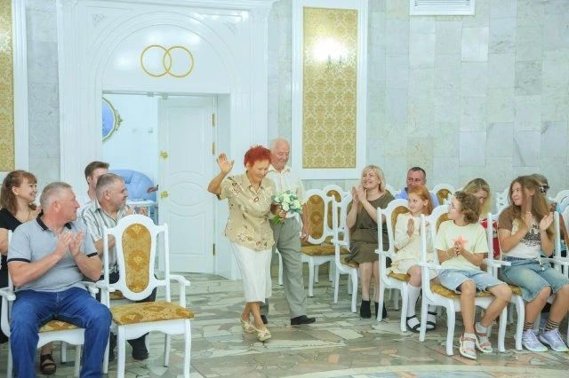 Во Дворце бракосочетания Нижнекамска прошло торжество — Юрий Андреевич и Галина Алексеевна Асановы отметили 60-летие совместной жизни