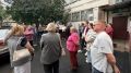 В доме №100 по проспекту Химиков прошла встреча жильцов с подрядчиком и управляющей компанией