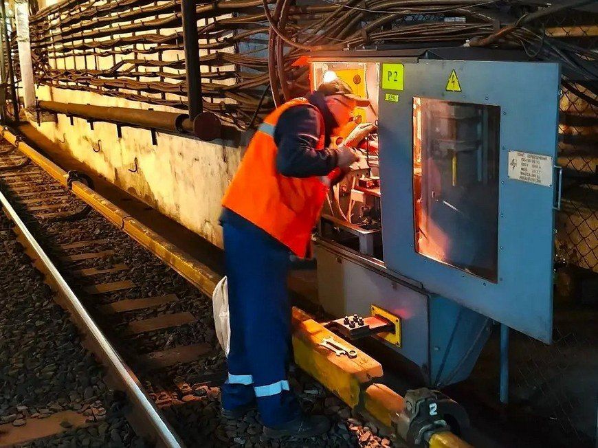 В метро Казани обновили 124 светильника и провели техобслуживание подстанций