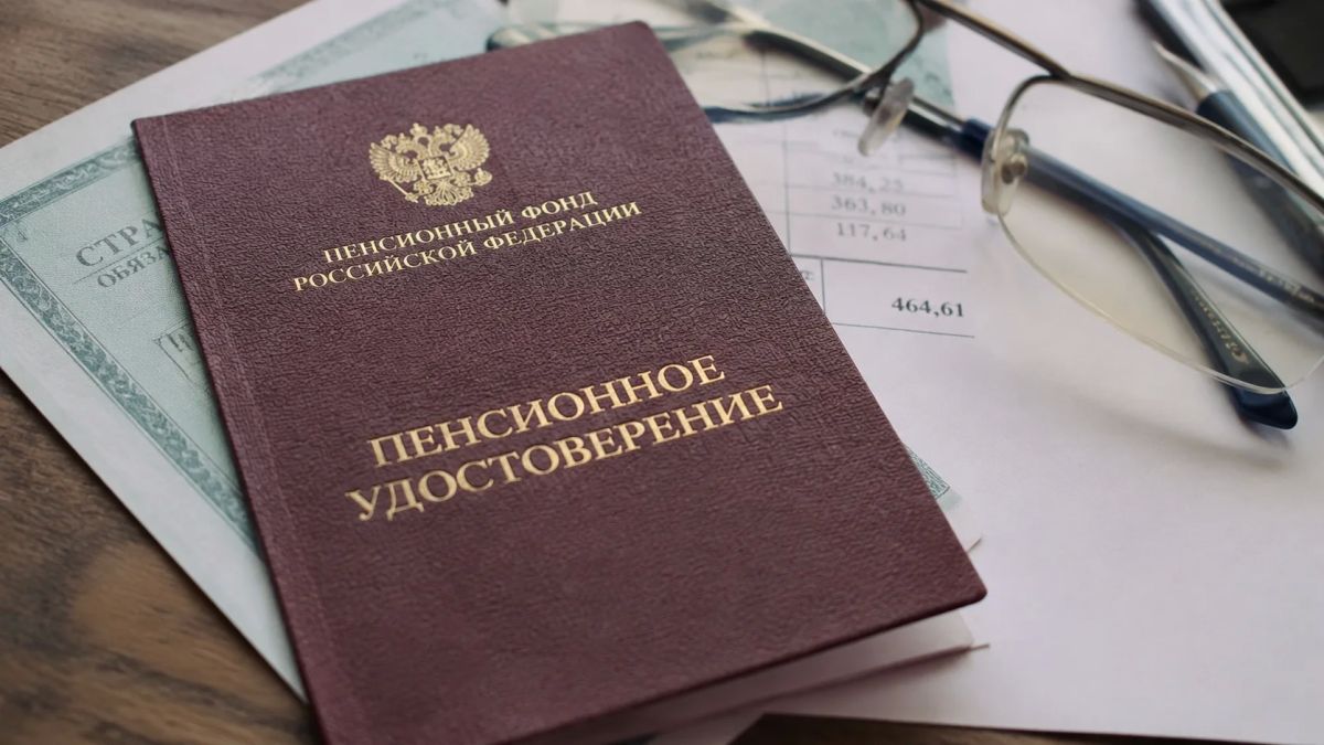 Пенсии работающих россиян пересчитают с 1 августа