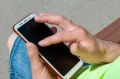 Мигрантов обяжут покупать телефоны с электронным профилем при переезде в Россию