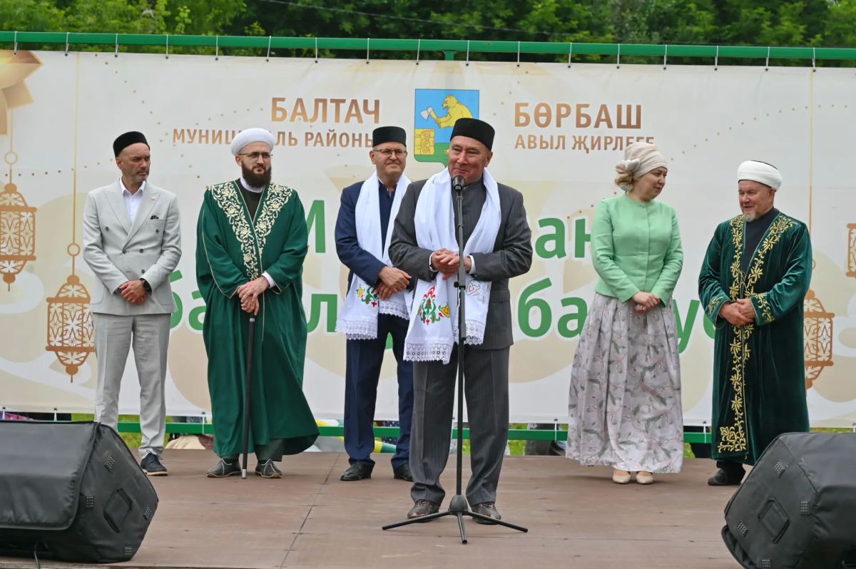 Марат Ахметов принял участие во Всероссийском детском мусульманском Сабантуе Марат Ахметов принял участие во Всероссийском детском мусульманском Сабантуе