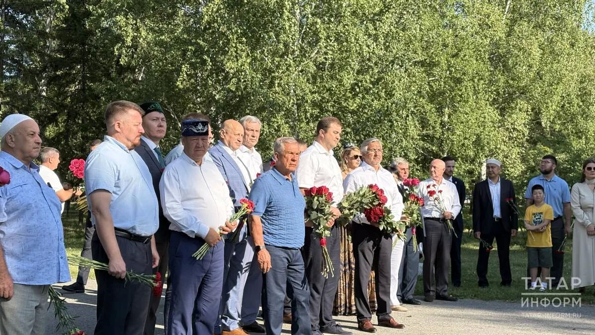 В Омске открыли памятник Мусе Джалилю В Омске открыли памятник Мусе Джалилю
