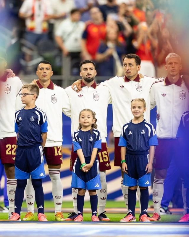 Наш земляк — единственный фотограф из России на ЧМ-2026! Нафис Сиразетдинов снимал Месси, Роналду и Мбаппе Наш земляк — единственный фотограф из России на ЧМ-2026! Нафис Сиразетдинов снимал Месси, Роналду и Мбаппе