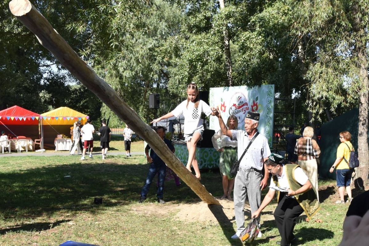 Федеральный Сабантуй в Омске: традиции, угощения и борьба крш Федеральный Сабантуй в Омске: традиции, угощения и борьба крш