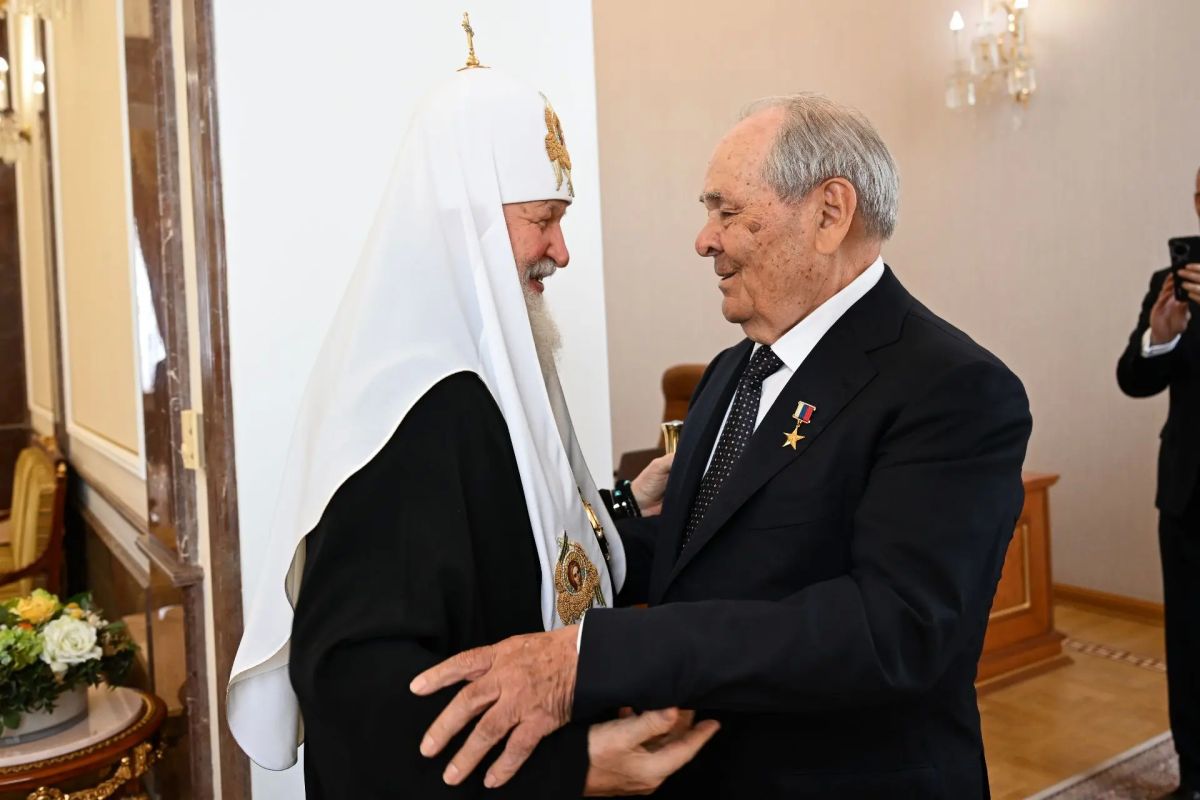 Патриарх Кирилл завершил визит в Казань после встречи с главой РТ Рустамом Миннихановым и госсоветником республики Минтимером Шаймиевым