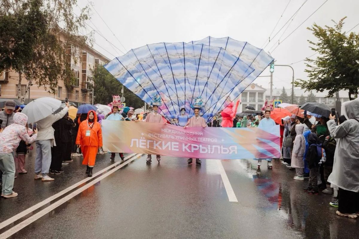 В Альметьевске состоялся VI Международный фестиваль уличных театров «Легкие крылья» В Альметьевске состоялся VI Международный фестиваль уличных театров «Легкие крылья»