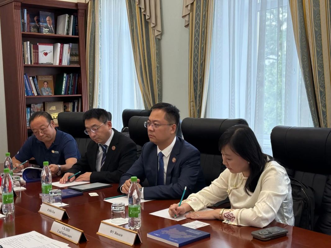 В Минпромторге Татарстана обсудили сотрудничество с китайской компанией Henan SRON Silo Engineering Co., Ltd В Минпромторге Татарстана обсудили сотрудничество с китайской компанией Henan SRON Silo Engineering Co., Ltd