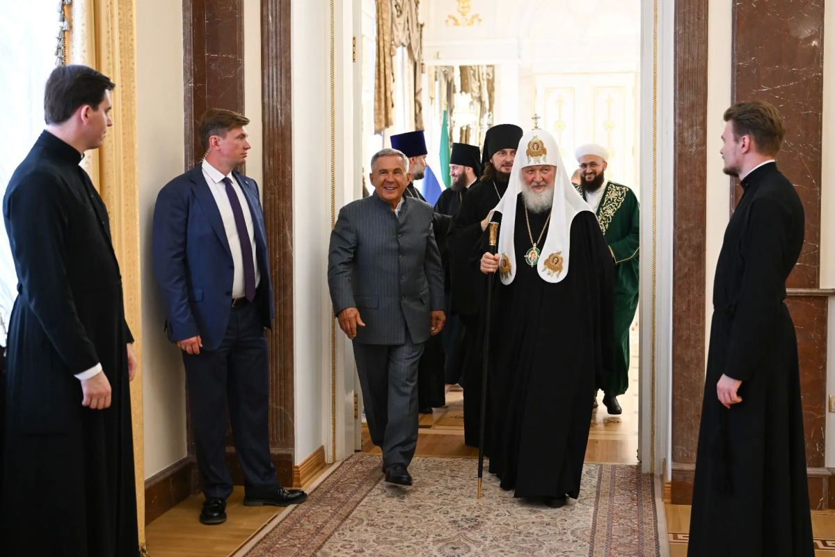 Патриарх Кирилл завершил визит в Казань после встречи с главой РТ Рустамом Миннихановым и госсоветником республики Минтимером Шаймиевым Патриарх Кирилл завершил визит в Казань после встречи с главой РТ Рустамом Миннихановым и госсоветником республики Минтимером Шаймиевым