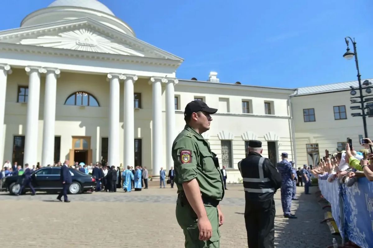 Полицейские Казани обеспечили охрану общественного порядка во время крестного хода Полицейские Казани обеспечили охрану общественного порядка во время крестного хода