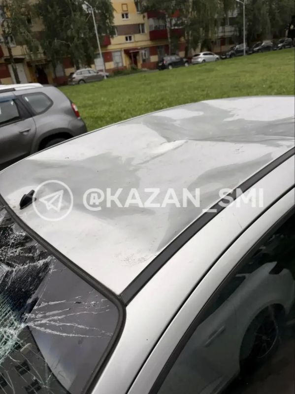 В Татарстане пьяный мужчина устроил прыжки по машинам после неудачного похода в магазин