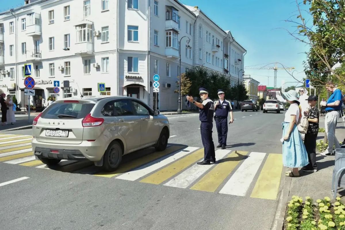 Полицейские Казани обеспечили охрану общественного порядка во время крестного хода Полицейские Казани обеспечили охрану общественного порядка во время крестного хода