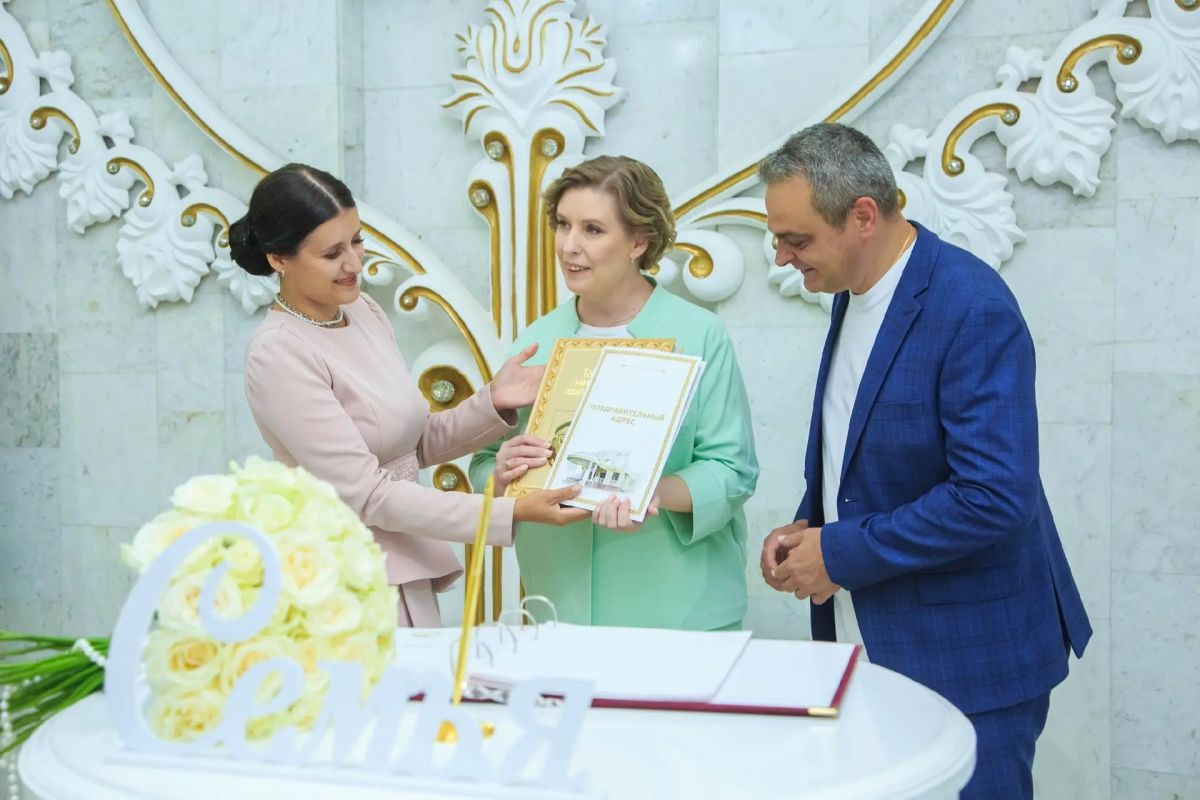 Вернулись в Нижнекамск, чтобы отметить юбилей свадьбы Вернулись в Нижнекамск, чтобы отметить юбилей свадьбы